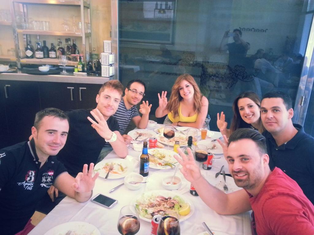 CENTROFISIOS's tweet photo. Gracias a todos los que hacéis posible que esta gran familia siga cumpliendo años!!!!! #3añosenunsuspiro 🎂🎂🎂 http://t.co/UEmNXzwyyo