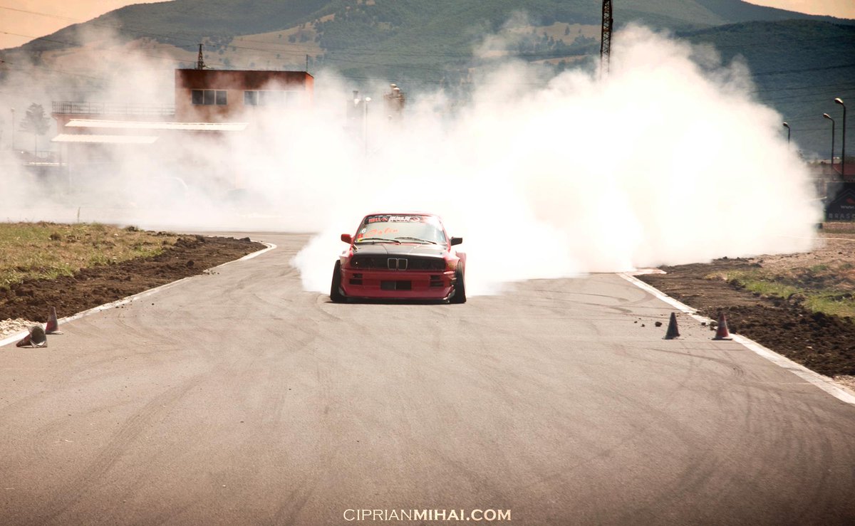 CalinCiortan's tweet photo. Smoke much?
#calinciortan #ciprianmihai #maxxis #monsterenergy #smokemuch #madE30 http://t.co/WDdtG7UfzT