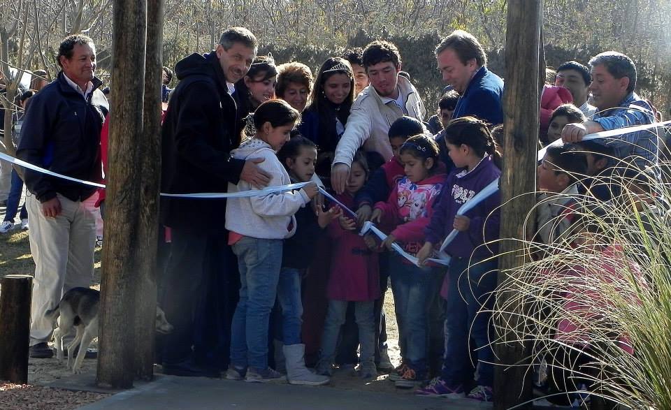 RuedaDiputado's tweet photo. Domingo ; comenzando en la mañana en la inauguración de la plaza de juegos en el Algarrobo http://t.co/G7CZfxnILn