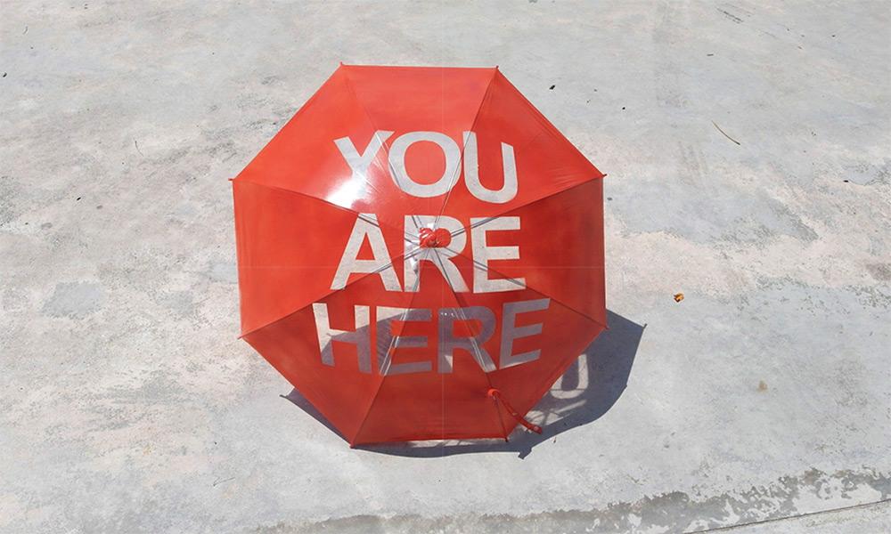 You Are Here Umbrella proves helpful while #Geocaching  thisiscolossal.com/2015/05/you-ar…