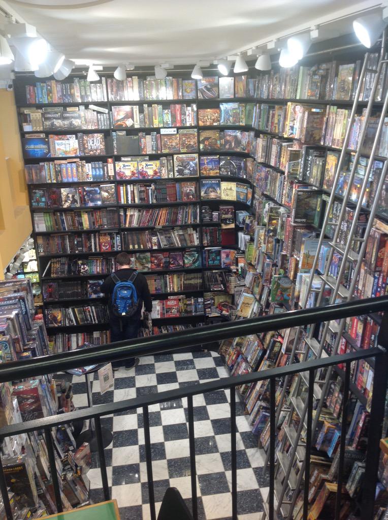 D. Diffrient sur Twitter : might have to come back Copenhagen just to revisit Faraos Cigarer, a truly amazing board game/comic book shop. http://t.co/1FFn0PMeCF" / Twitter