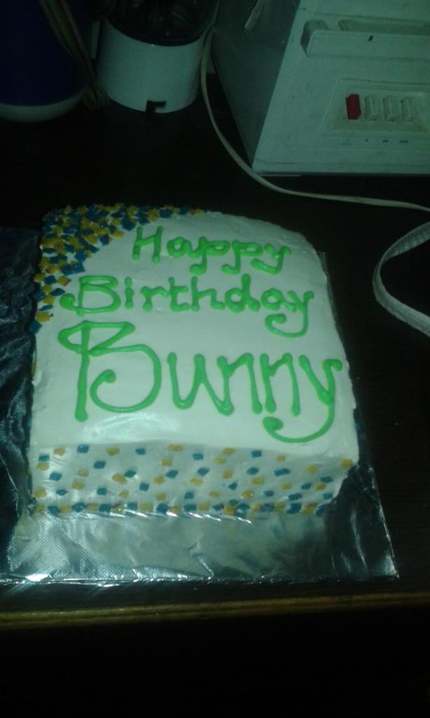DaphMyrphet's tweet photo. #CakeBakes http://t.co/ig8pNlxadg