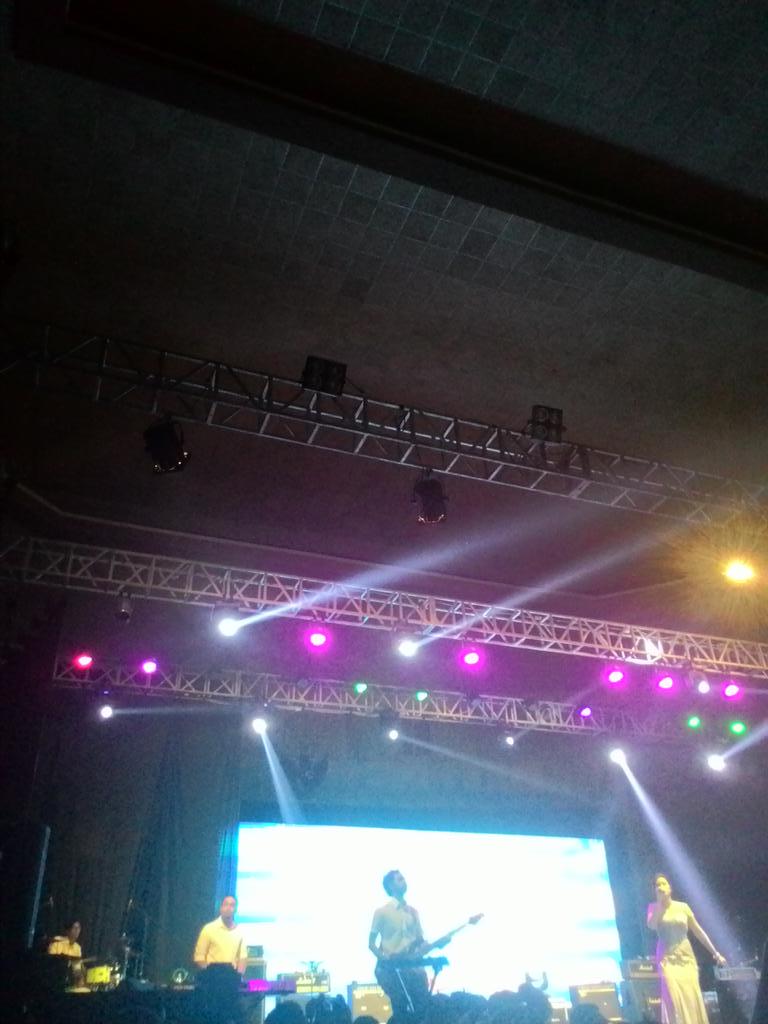 mahasiswamlg's tweet photo. Perform @raisa6690 | #FEBCastleProject @bem_febumm | @raisa6690 @payungteduh @MaliqMusic http://t.co/8XFjz5u4A7