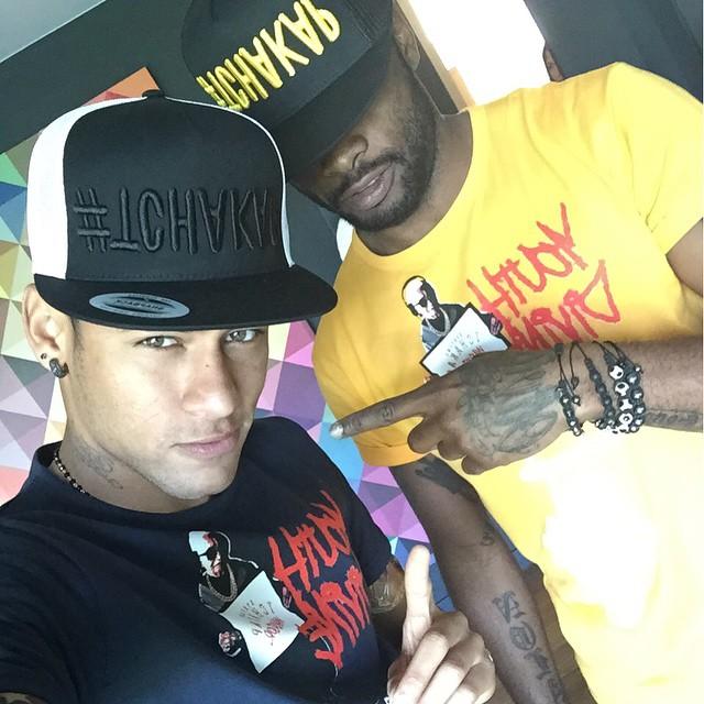 neymarjr's tweet photo. My bro... #alexsong http://t.co/WIQCkVJZny
