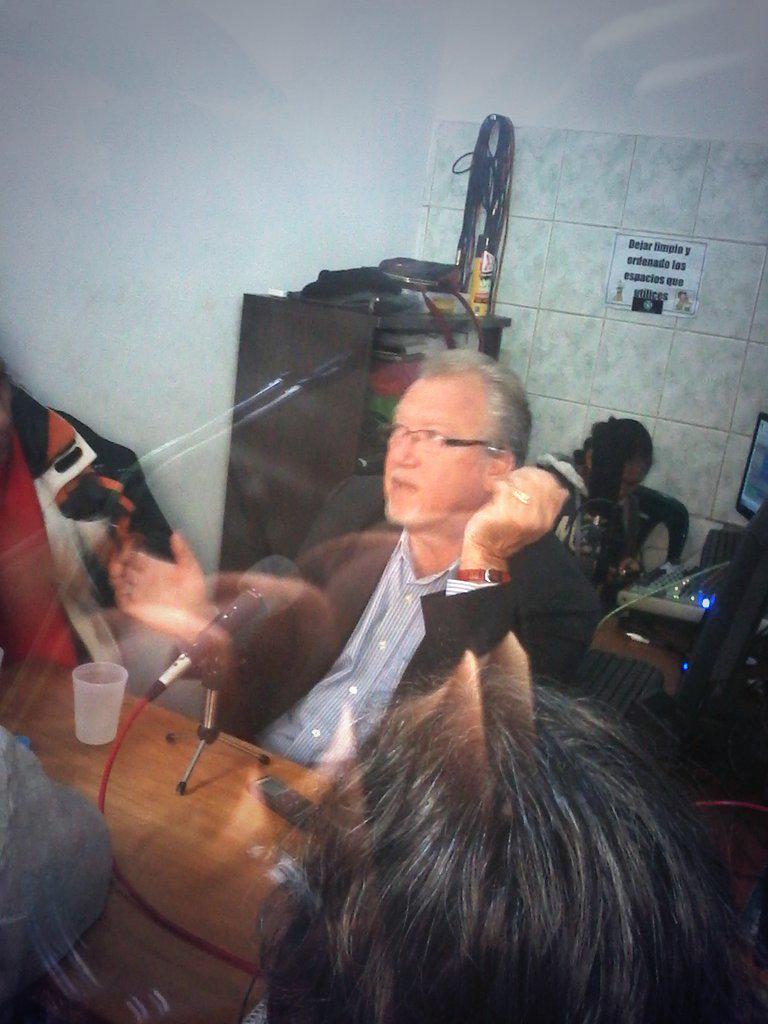 PeriodistaV's tweet photo. "El periodista tiene que tener el amparo del estado" Jon Lee Anderson @LaPublicaBO @diarioeldeber @ferluis78 http://t.co/VAhpIzKDBh