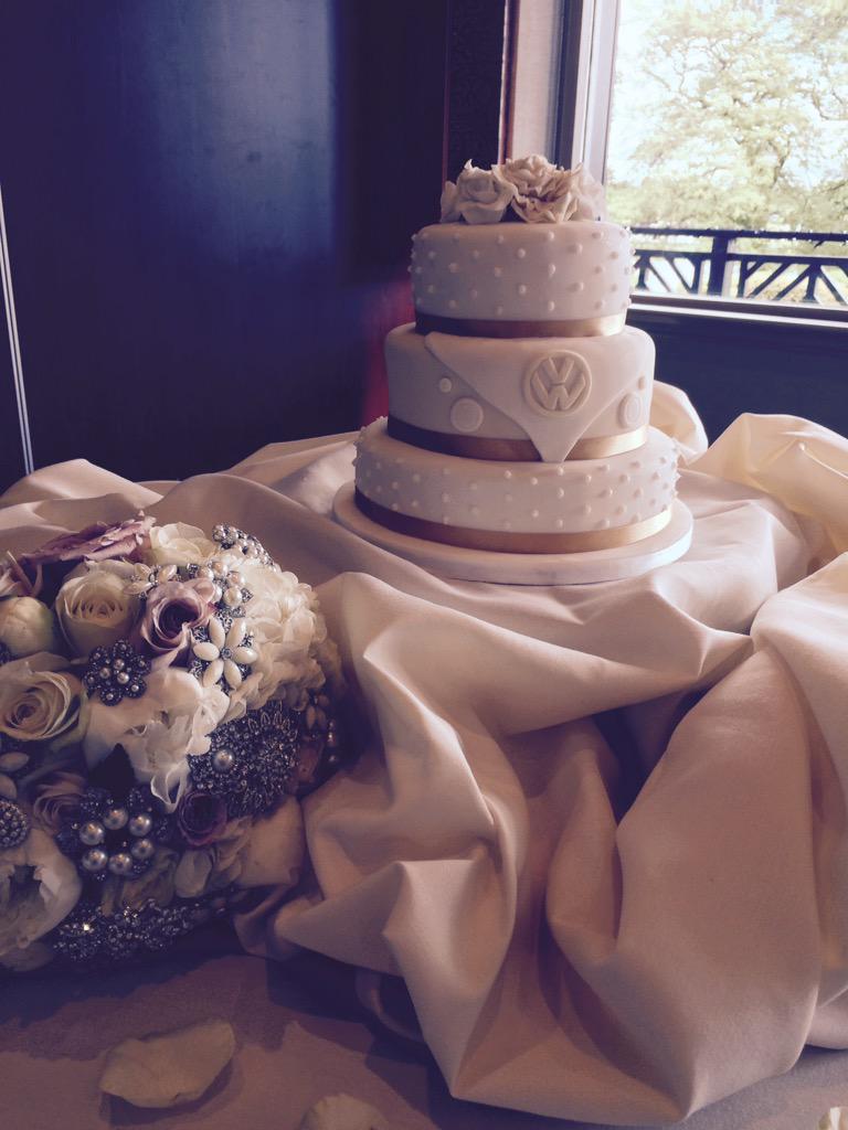 LilySplitty's tweet image. Nice wedding cake from the weekend @vwcamperfan @vwfestival @vwcampervanblog @CamperSpotting @VWCamperMag