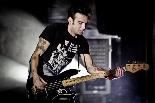 Happy Birthday Mr. Simon Gallup
 bajista de The Cure, lo recordamos en  