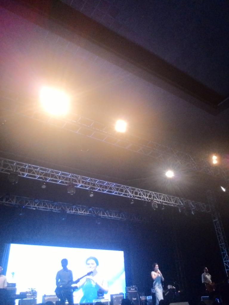 mahasiswamlg's tweet photo. Mantan terindah ~ @raisa6690 | #FEBCastleProject @bem_febumm | @raisa6690 @payungteduh @MaliqMusic http://t.co/9MlAvYDD7h