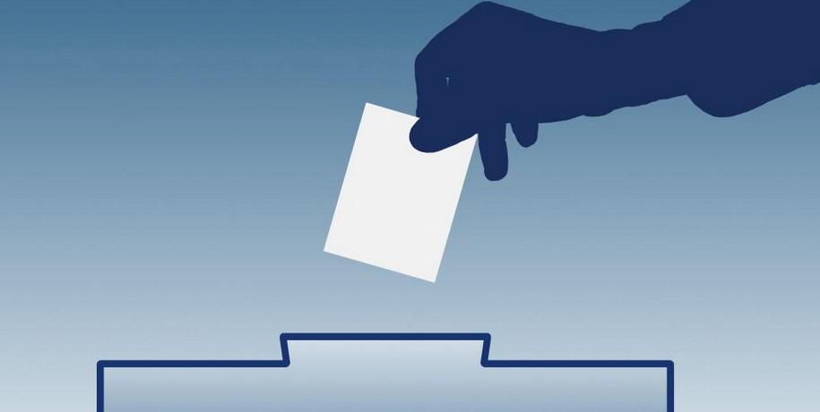 CanalCapital's tweet photo. Después de 4 años de Rajoy, España se prepara para elecciones generales. HOY en @ControversiaC http://t.co/MbPGjmB1lj http://t.co/yPGpz2MhiG