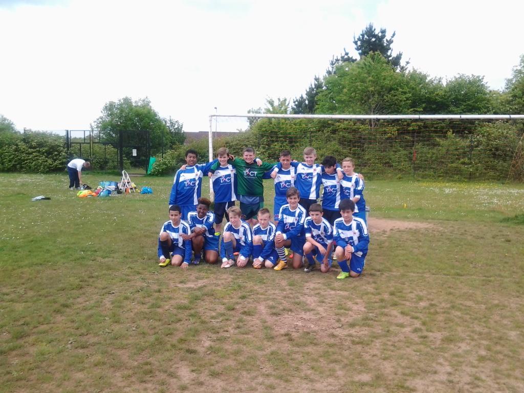 david_01c's tweet photo. @TonyIncenzo @fcbusiness please retweet #helpgrassroots trying to get donations of training equipment/wear please dm http://t.co/Pii8oH7Mam