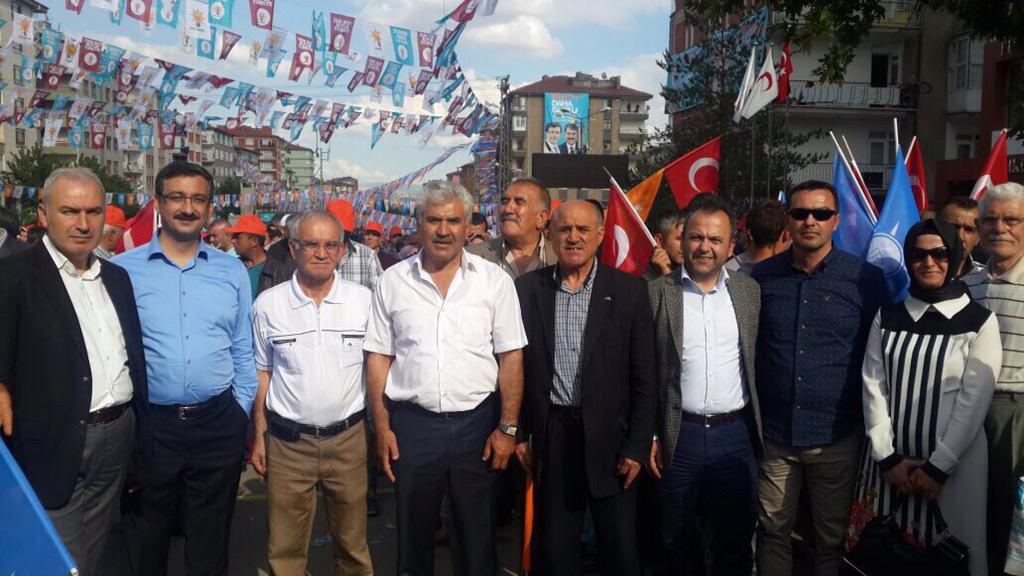 durbeyakdogan's tweet photo. Yenimahalle de Başbakanımızı karşıladık. #BirlikteDahaGüçlü #BirlikteDahaGüçlüAnkara @halukipek06 http://t.co/26xaVWgQte