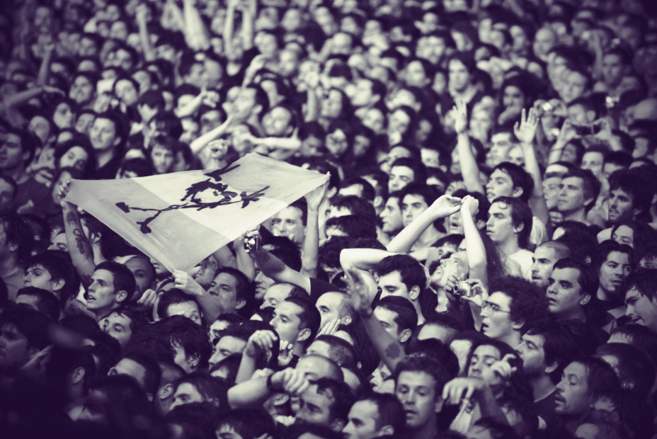 PearlJam's tweet photo. How many different cities have you seen Pearl Jam play live #PearlJam http://t.co/08RmegGxSI