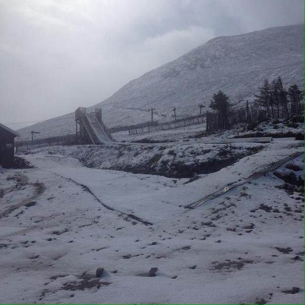 MoragsLodge's tweet photo. Where is the Summer ?? This is a Picture from our local Ski Centre this Morning. @TheNevisRange #SnowingInJune http://t.co/RhaUxQ9AOd