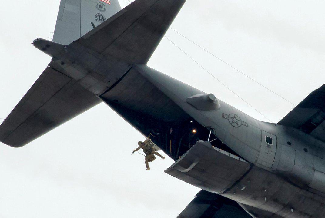 airspacemag's tweet photo. Celebrate the C-130 in today's Snapshot: http://t.co/C6IIlPg9PG http://t.co/L8pjfDiVJb