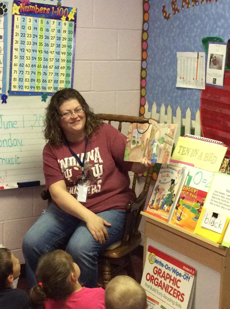 tshulvey1's tweet photo. Our visiting mom is reading "The Night Before Summer Vacation." http://t.co/YM2lPehGMT