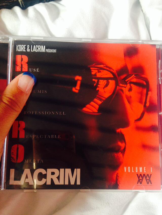 LacrimNew's tweet photo. Pour ma part J'ai la Mixtape ! Si vous aussi vous l'avez, on attend vos photo avec le nom du compte, on vous RT ! http://t.co/A49eYfdaPD