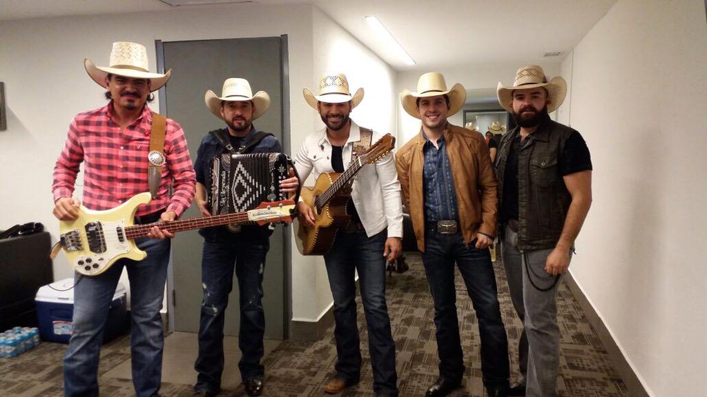 grupolaleyenda's tweet photo. Tengan todos un excelente lunes 
Nstros contentísimos por presentación en @ArenaCdMexico agradecemos a todos el apoyo http://t.co/JlF7k3IGKW