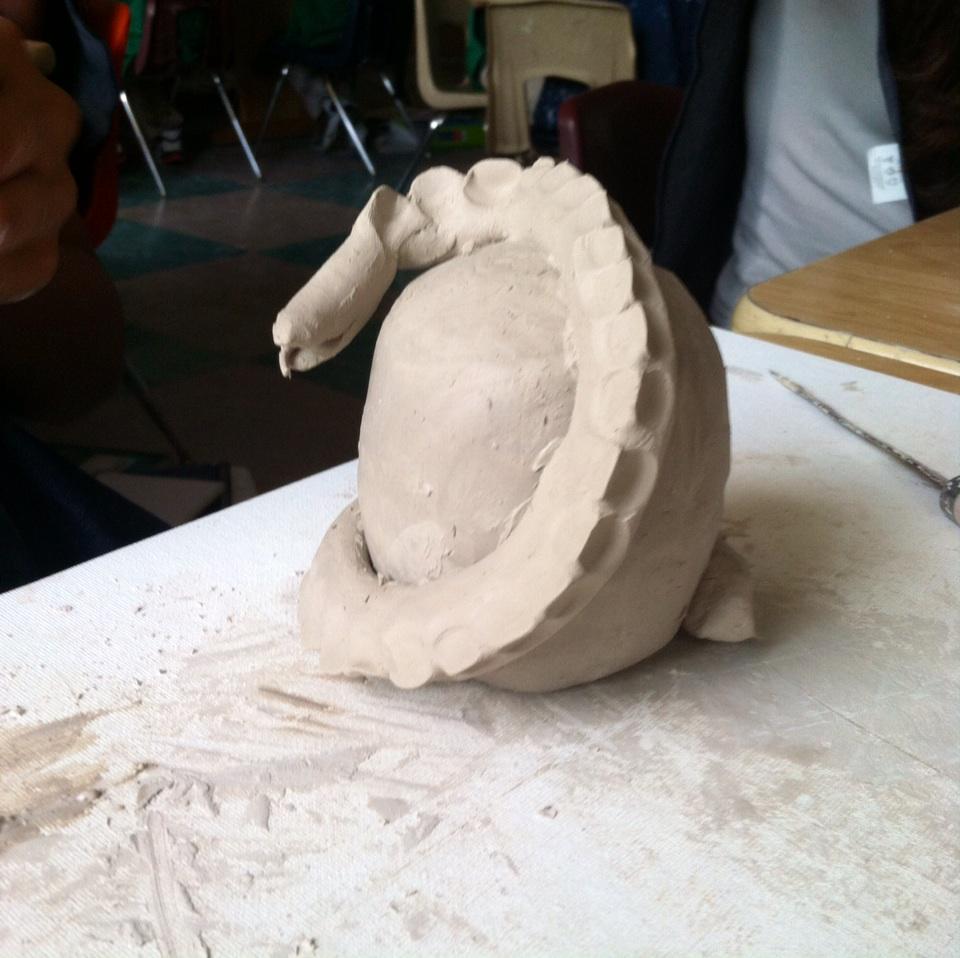 ArtRoom104's tweet photo. Clay dragons! #wemakemesses #clayhands @CCMSpgcps http://t.co/i8yVUdUCNw