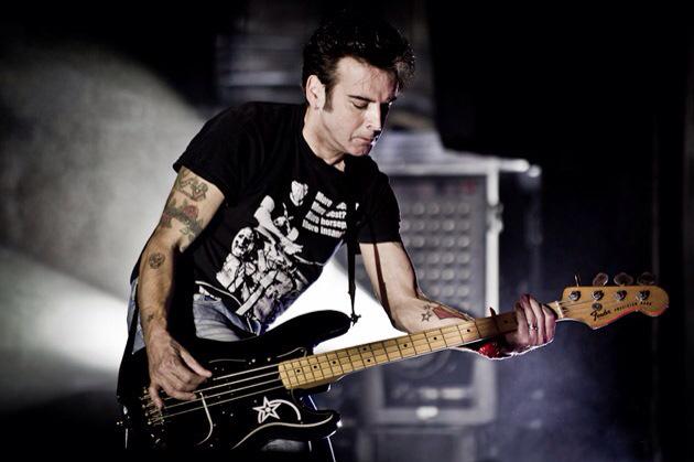 Happy birthday to Simon Gallup 