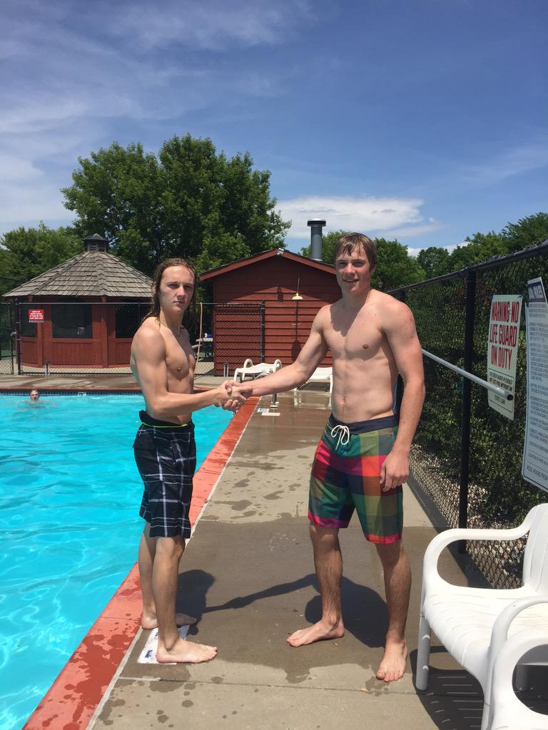 175 RTs and jake will let me and <a href="/Sam8Nelson/">Sam Nelson</a> shave his head😎