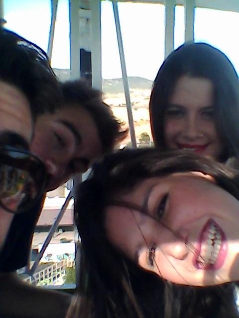 BekyOrdiales's tweet photo. Somos muy románticos @Iberote @David_NogalesL @carmenalejandr http://t.co/bN0k6D5JyO