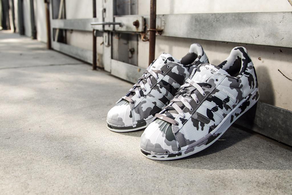 adidas superstar graphic p