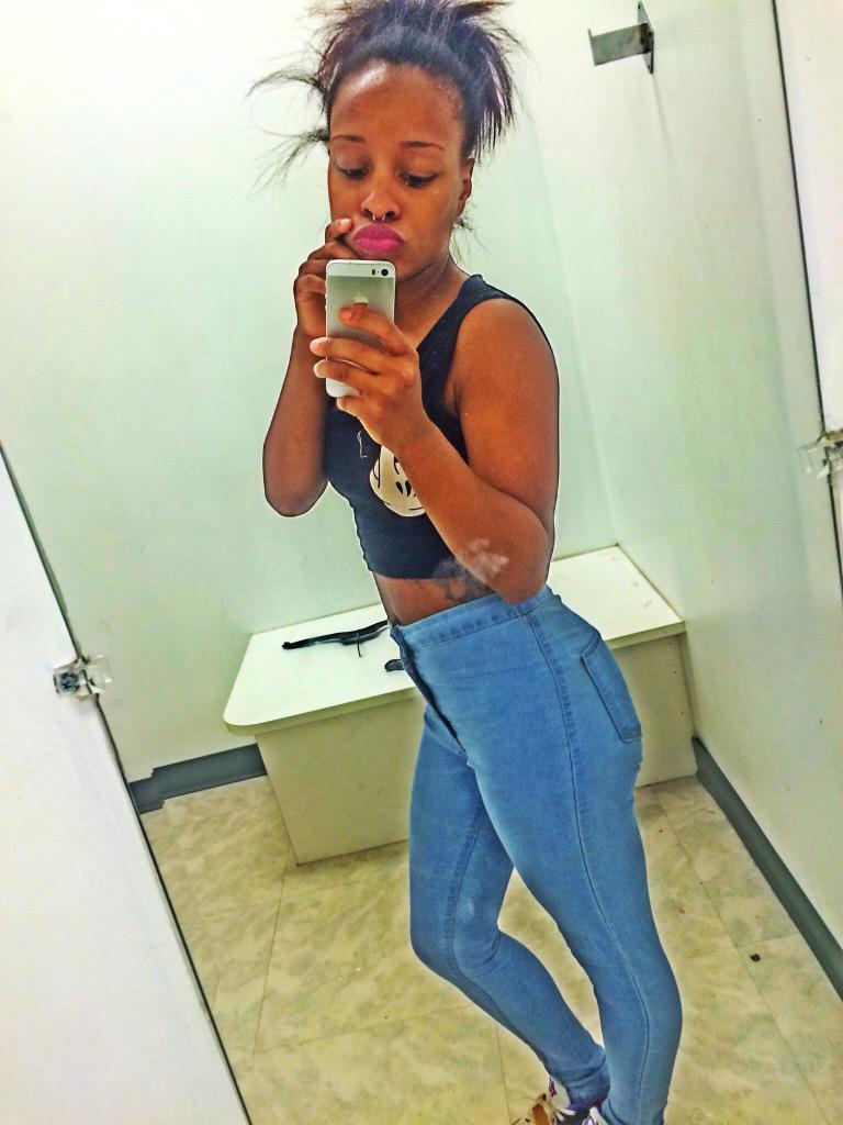 Hi_Tyannnn's tweet photo. Something to keep his mind on 😎😋😈🍑🍑 http://t.co/vUfLLpVnPM