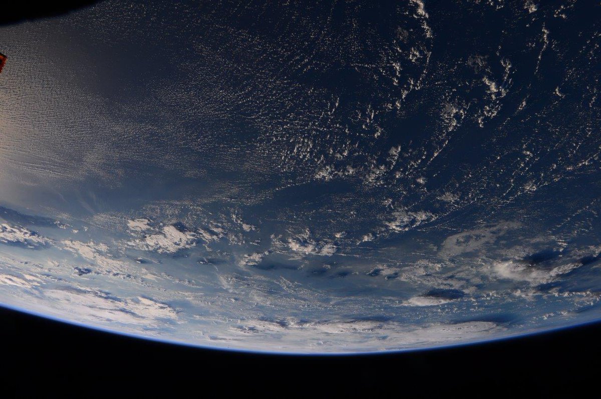 AstroSamantha's tweet image. Good night from #space. Buona notte dallo spazio.