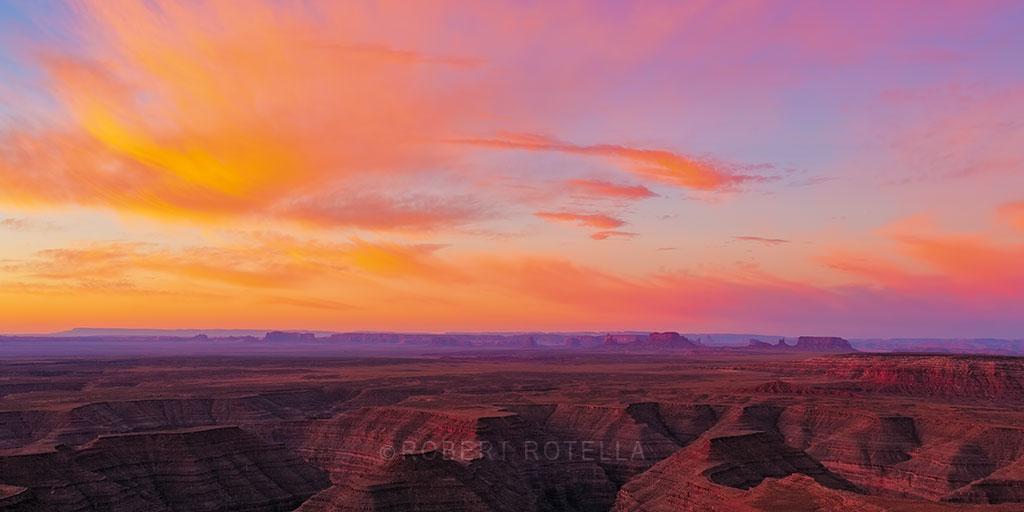 RotellaGallery's tweet photo. A stunning sunset over the Navajo Tribal Park in AZ is the backdrop for #RobertRotella "Monument Valley Sunrise." http://t.co/lhihKM8mI5