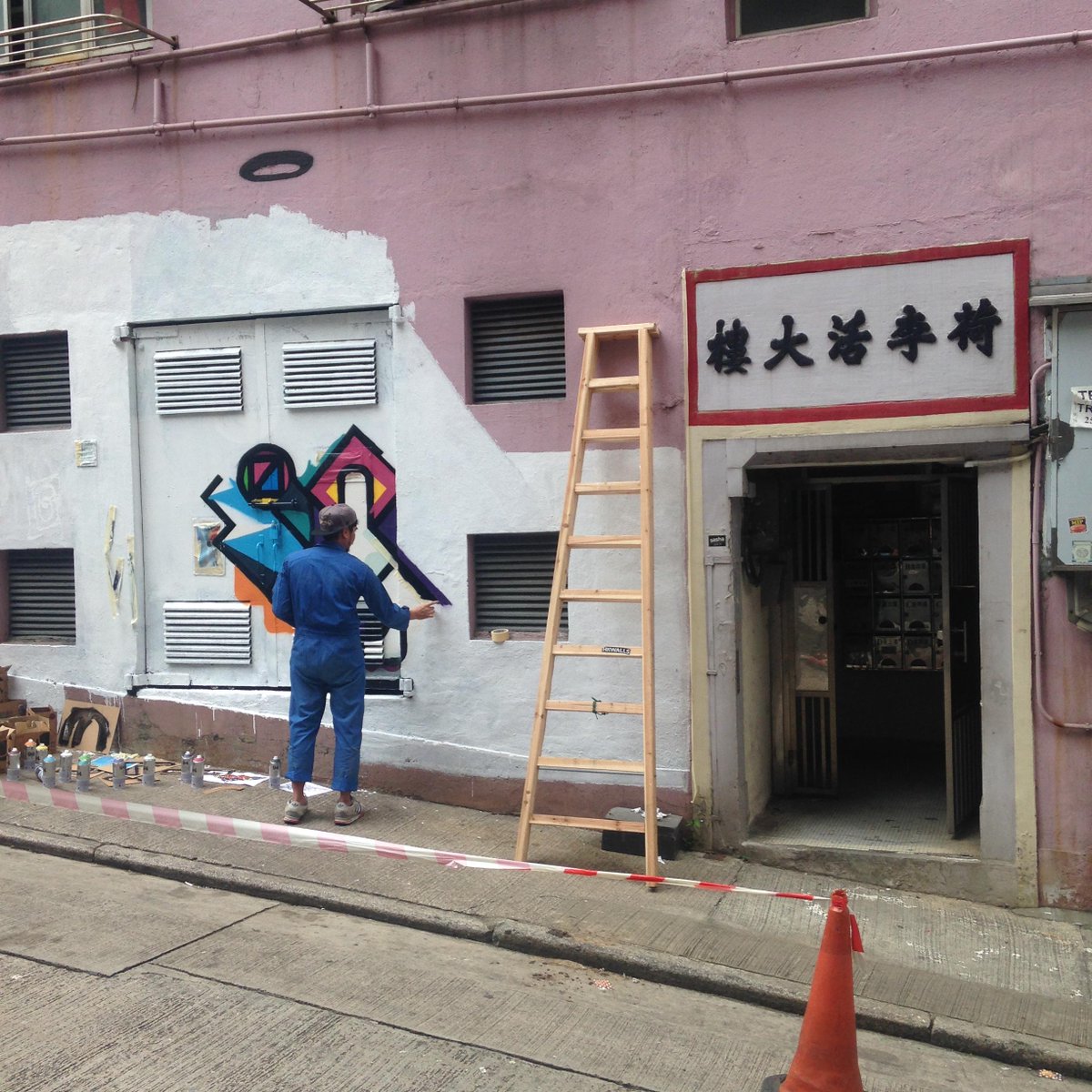 misskateeb's tweet photo. Hong Kong’s Street Art http://t.co/XfafYJAGVW http://t.co/oE7FjmK28M