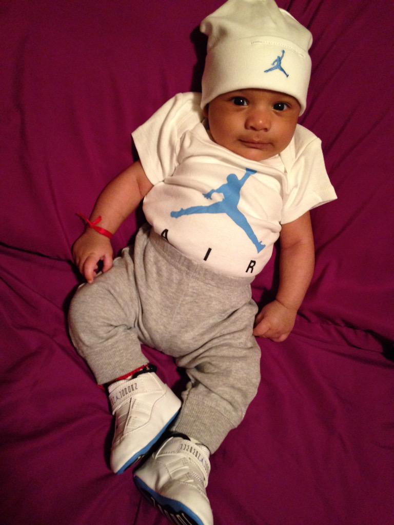 Ayo_Kristinaax3's tweet photo. My World 🌍😍 #alilthrowback http://t.co/MKiGMtau4t