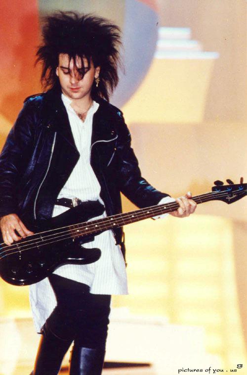 Happy birthday Simon Gallup! 