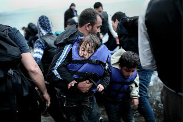 Limportant_fr's tweet photo. «Les réfugiés gâchent nos vacances» : quand le Daily Mail fait dans l'abject http://t.co/uvQjDOxNj6 http://t.co/Xz10En3jTE