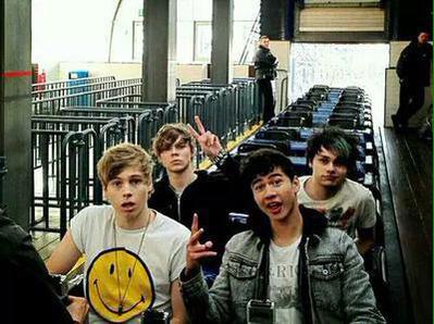 bestfetus5sos's tweet photo. #2YearsOfTryHard http://t.co/Ljv0YfEzGW