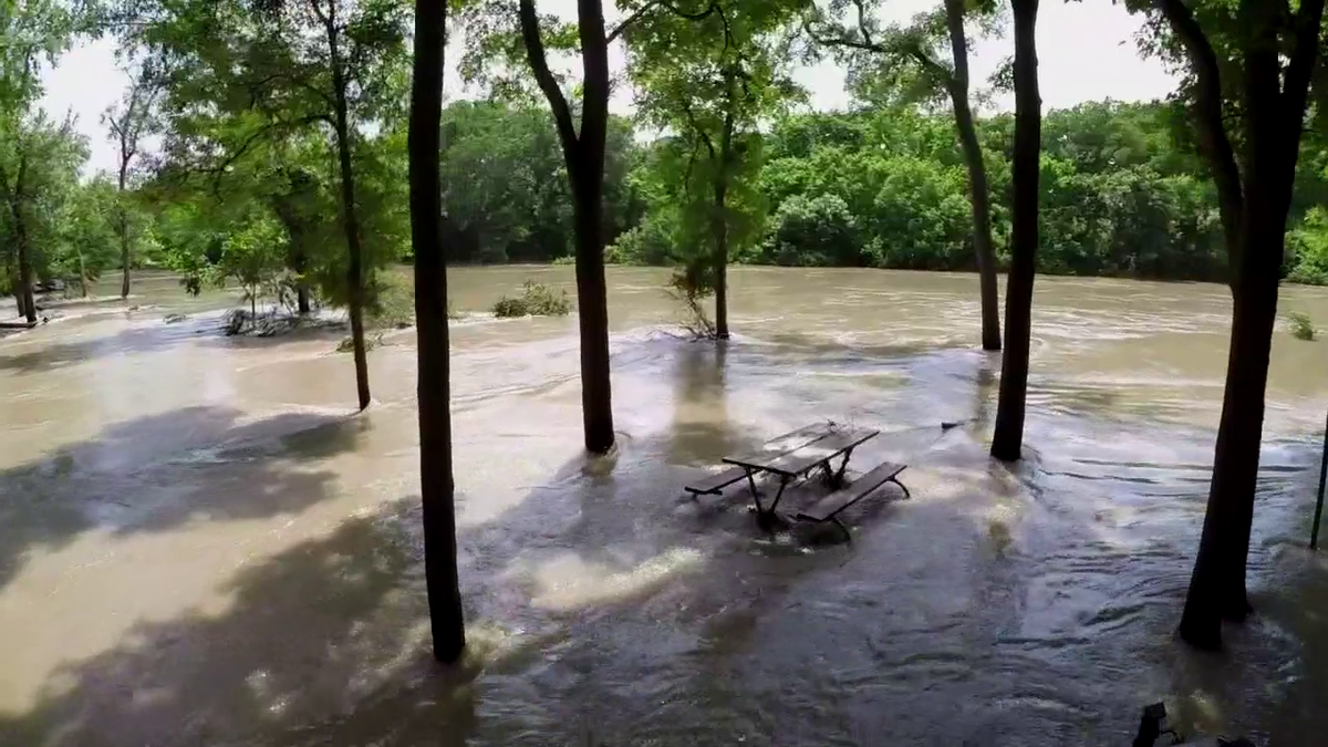 SpectrumNews1TX's tweet photo. See how parks staffers are assessing the damage to Texas parks from the Memorial Day floods: http://t.co/hedoSCRCOY http://t.co/mHFOtm8QXj