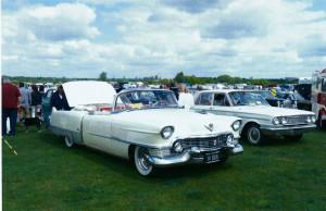 MessinghamHFS's tweet photo. Classy ‘old’ vehicles on display http://t.co/SQVabzgeib http://t.co/40dBPOrLPO