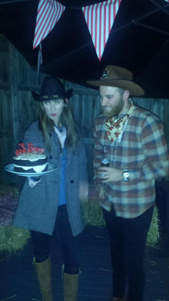 WheelieGGrub's tweet photo. Vegan bday cake for my one of my favourites. No one would have ever known.  It was a hit. In fact all the V. food was http://t.co/18DCtuTPIS