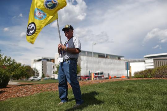 DeptVetAffairs's tweet photo. Veterans rally Sunday for Congress to solve Aurora VA hospital quagmire http://t.co/Ak84EdjxNM via @aurorasentinel http://t.co/A4ZxIVOp1w