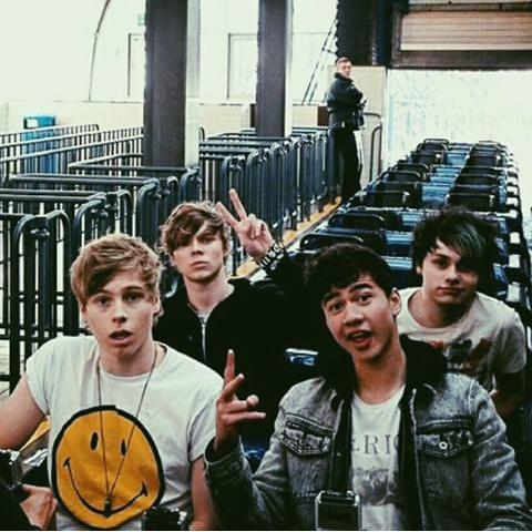 3LCULODEC4LUM's tweet photo. Estos chicos hace dos años sacaban el video Try Hard.. hoy tienen su propia gira mundial #2YearsOfTryHard http://t.co/ulUIsTFwJ9