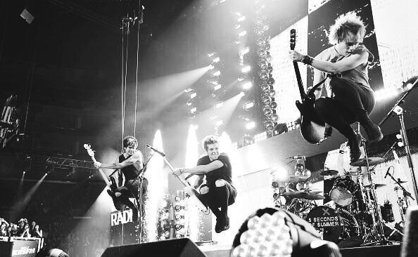 3LCULODEC4LUM's tweet photo. Estos chicos hace dos años sacaban el video Try Hard.. hoy tienen su propia gira mundial #2YearsOfTryHard http://t.co/ulUIsTFwJ9