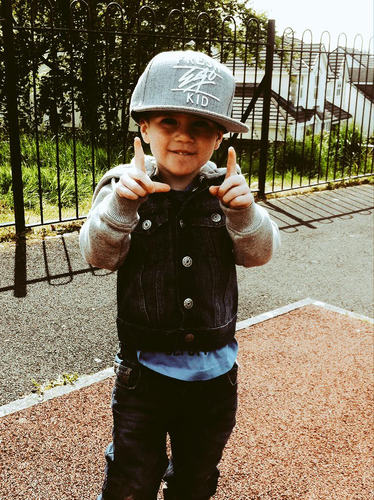 Gdiddy83's tweet photo. @FRESHEGOKIDLTD @StarterBlkLabel lil guys loves his 👍👍 http://t.co/tBllKcg9qC