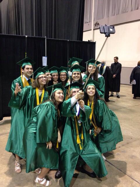 Time for one last selfie. Everybody in! @ <a href="/ChamberlainHS/">Chamberlain Chiefs</a>  #HCPSGrads