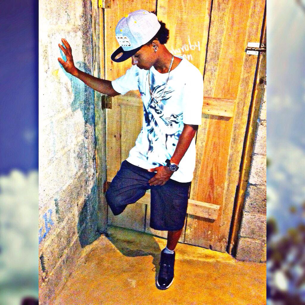 BriantGosadera's tweet photo. Nose Haga Nadie #FlowFilosofoGriego ✌️✌️✌️@EstiloConFilo 👌👈 http://t.co/Fdos14ssFW