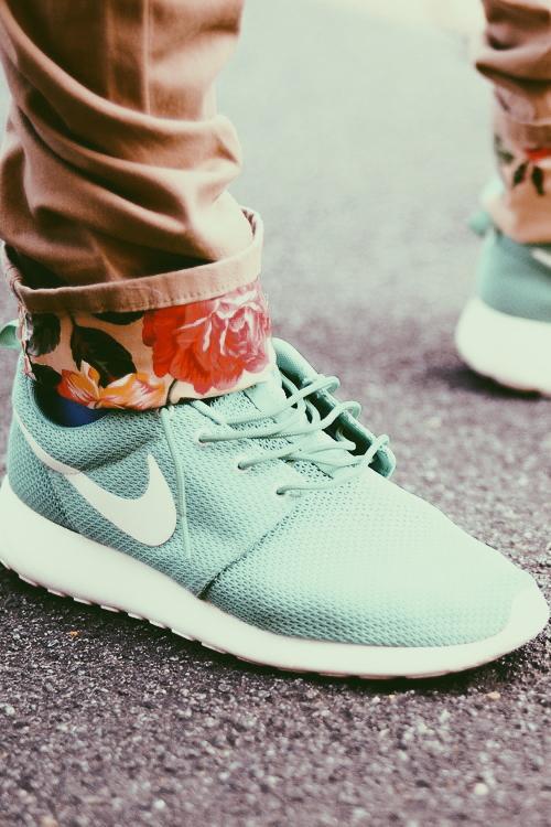 UrbanStyleES's tweet photo. Roshe run style.. http://t.co/5qJotlPfHf