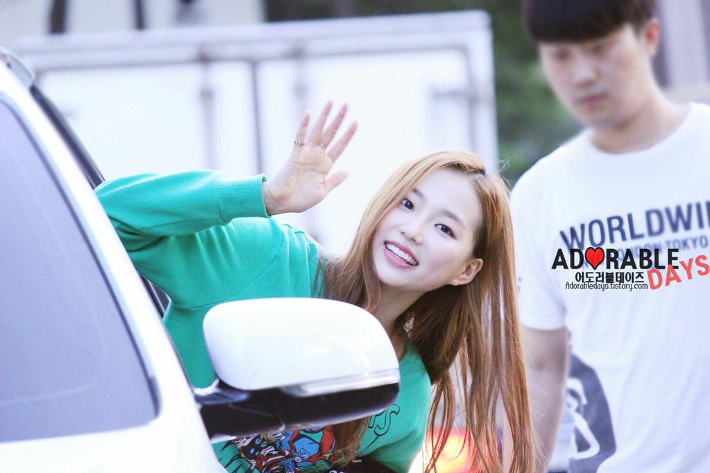 CLCSTORY's tweet photo. [PICTURE] Yeeun being cute. #CrystalClearQuestion #CLC (Cr. Adorable Days) http://t.co/EwUMpNULo6