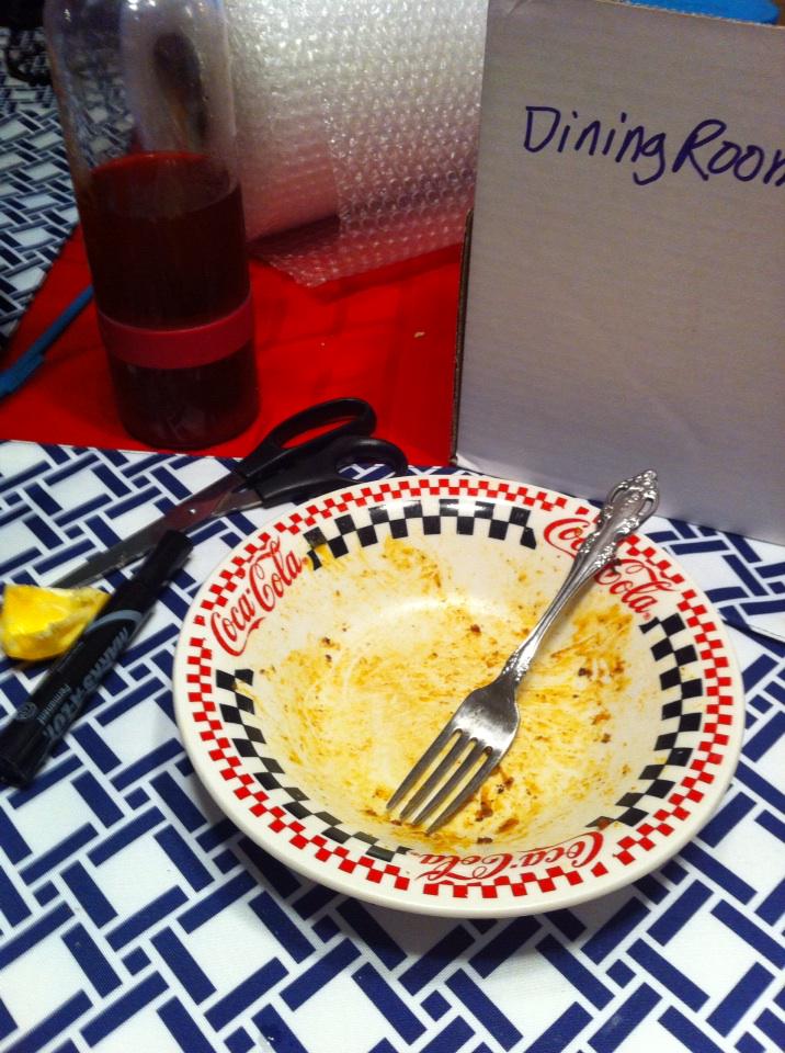 VisionMelissa's tweet photo. #NutritionHydration #MovingTips Feeling energized w/ bowl of chili-cheese fries + fruit juice -too delicious to wait! http://t.co/wL5pqFUg7d