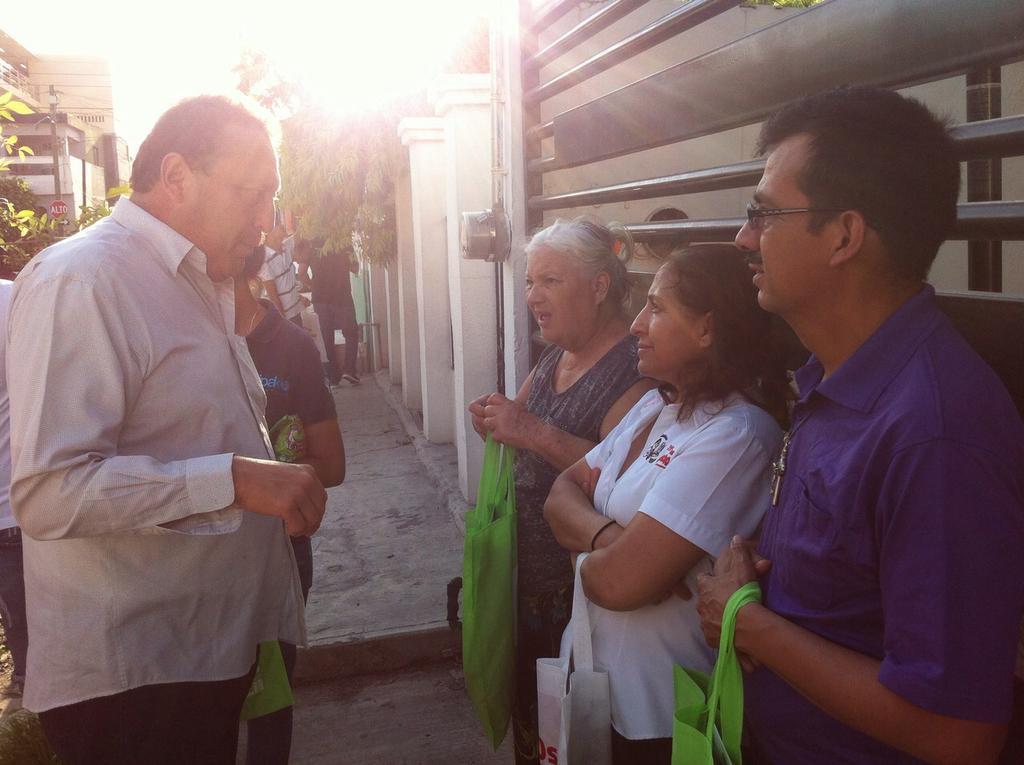 ocollazogarza's tweet photo. Y continuaremos llevando nuestro mensaje hasta el ultimo día de campaña, gracias #Distrito12Local @Cesarsernae http://t.co/N2esq0Cpit