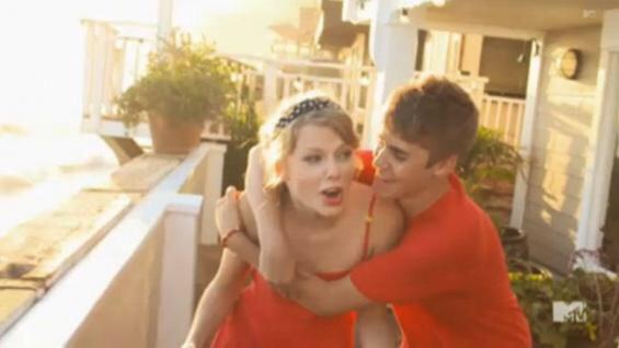 jbhabituaIs's tweet photo. remember when justin punk'd taylor swift #JustinForMMVA http://t.co/BYDFcbLKkS