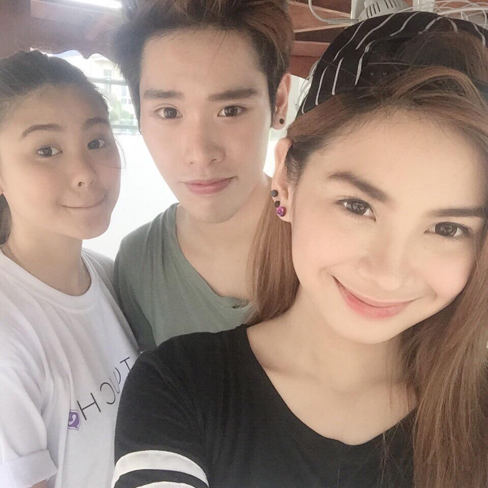 ronamchen's tweet photo. Give yourself a break. Deserve mong maging happy. #RoNamChen #friendshipgoals #Bestfriends #AdminLester http://t.co/StMR2cAY67