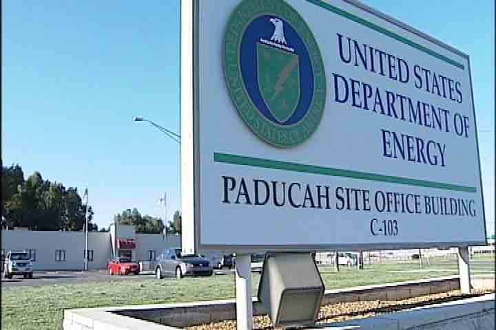 WPSDLocal6's tweet photo. The federal government must assign and approve money every year for Paducah's DOE site. http://t.co/2gBcU2gNdK #WPSD http://t.co/iRSGQ5uI9d